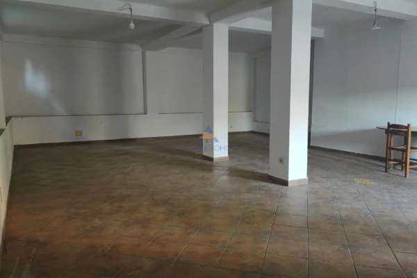 Ambient biznesi me qera 4+1 ne Tirane - 519 Euro