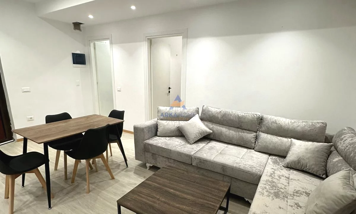 Appartamento in affitto a Tirana 1+1, Arredato