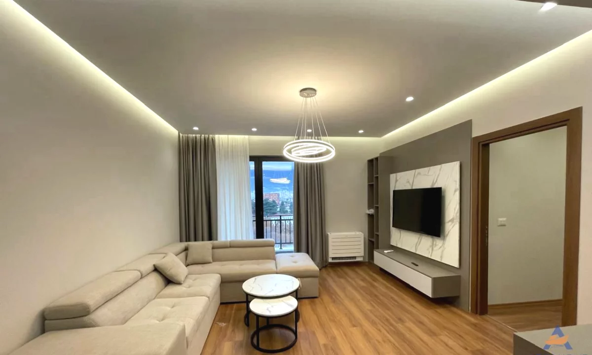 Appartamento in affitto a Tirana 2+1, Arredato