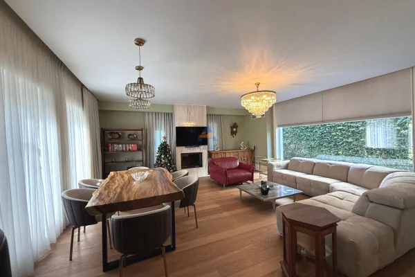 Shtepi ne shitje Vila Luksoze ne Tirane, 4+1, Mobilimi E mobiluar, Pagesa 1,380,000  Euro.