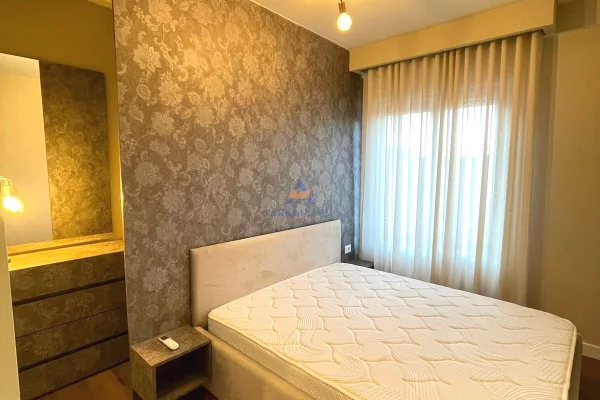 Appartamento in affitto a Tirana 2+1, Arredato