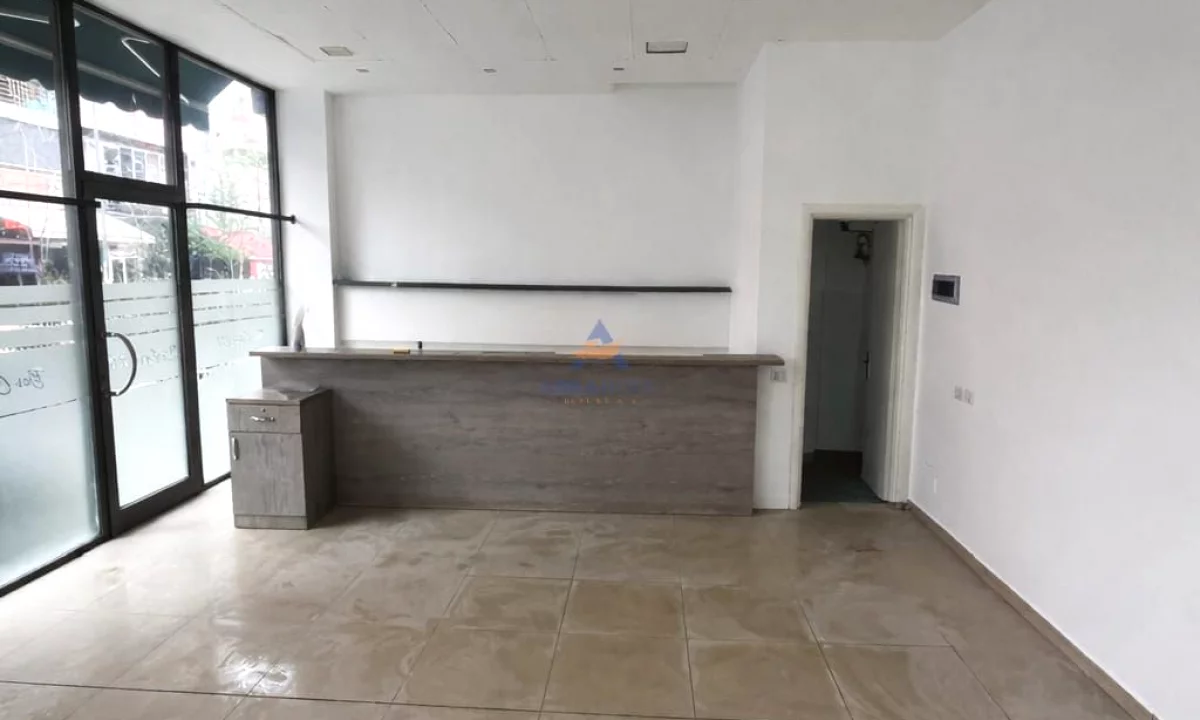 JEPET ME QERA DYQAN 41M2 "NE ZOG TE ZI" 70.000 LEKE