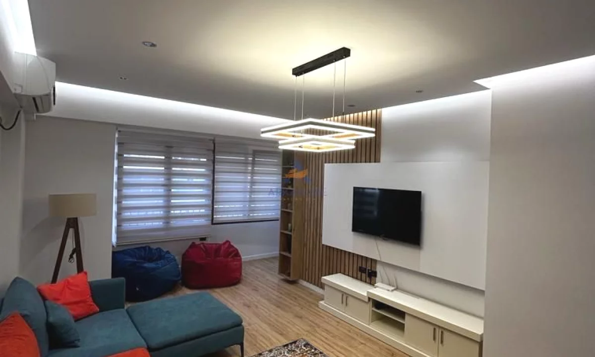 Appartamento in affitto a Tirana 3+1, Arredato