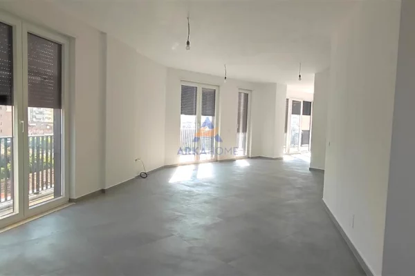 Ambient biznesi me qera 1+1 ne Tirane - 2,500 Euro