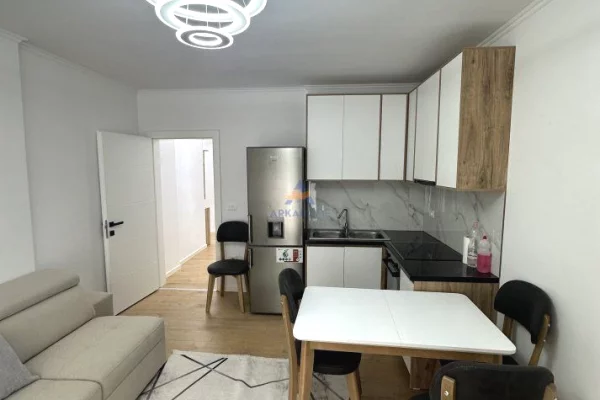 Appartamento in affitto a Tirana 2+1, Arredato