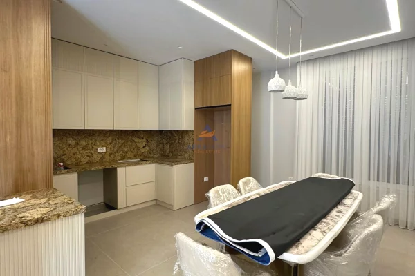 Shtepi ne shitje Vila Luksoze ne Durres, 3+1, Mobilimi E mobiluar, Pagesa 420,000  Euro.