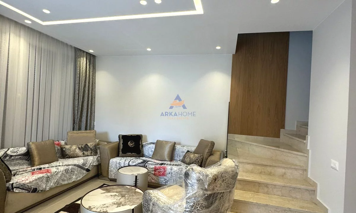 Shtepi ne shitje Vila Luksoze ne Durres, 3+1, Mobilimi E mobiluar, Pagesa 420,000  Euro.