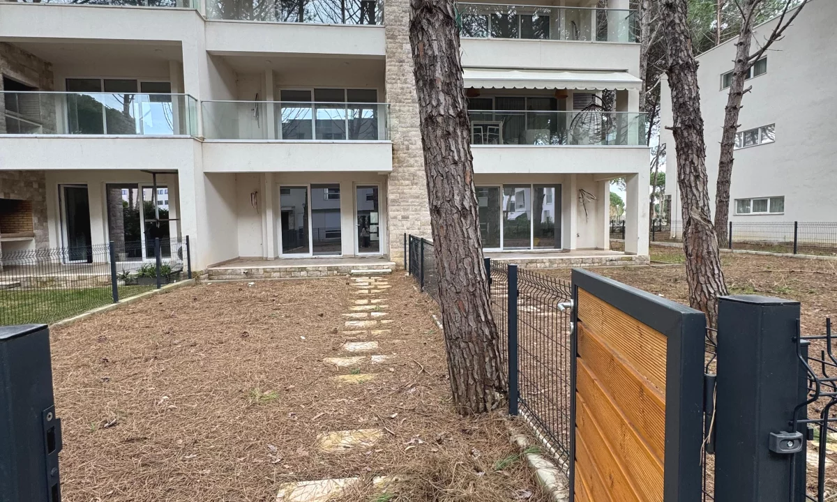 Shtepi ne shitje Apartament ne Durres, 1+1, Mobilimi Bosh, pa mobiluar, Pagesa 296,000  Euro.