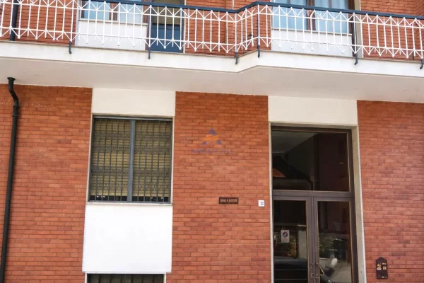 Shtepi ne shitje Apartament ne Tirane, 1+1, Mobilimi E mobiluar, Pagesa 85,000  Euro.