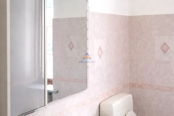 Shtepi ne shitje Apartament ne Tirane, 1+1, Mobilimi E mobiluar, Pagesa 85,000  Euro.