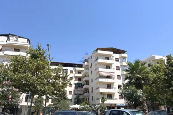 Shtepi ne shitje Apartament ne Durres, 2+1, Mobilimi E mobiluar, Pagesa 124,000  Euro.