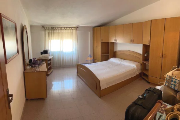 Shtepi ne shitje Apartament ne Durres, 2+1, Mobilimi E mobiluar, Pagesa 124,000  Euro.