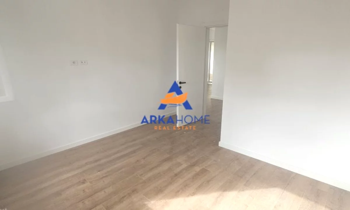Shtepi ne shitje Apartament ne Tirane, 3+1, Mobilimi Bosh, pa mobiluar, Pagesa 339,000  Euro.