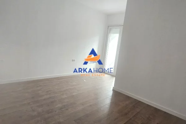 Shtepi ne shitje Apartament ne Tirane, 3+1, Mobilimi Bosh, pa mobiluar, Pagesa 339,000  Euro.