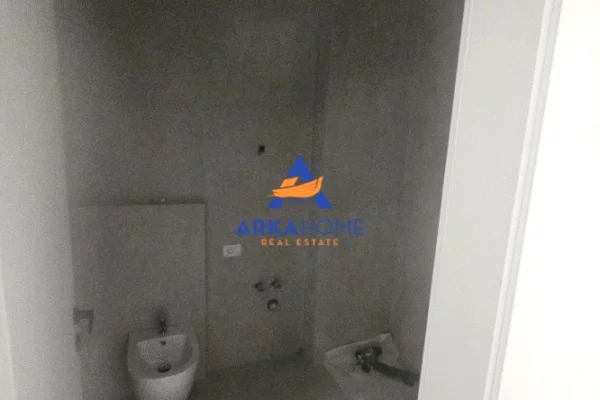 Shtepi ne shitje Apartament ne Tirane, 3+1, Mobilimi Bosh, pa mobiluar, Pagesa 339,000  Euro.