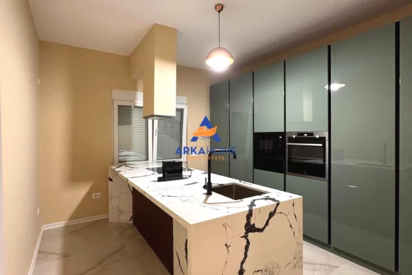 Shtepi me qera Apartament ne Tirane, 2+1, Mobilimi E mobiluar, Pagesa 1,040  Euro.