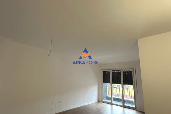 Appartamento in affitto a Tirana 2+1, Vuoto