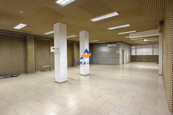 JEPET ME QERA NJËSI BIZNESI 350 M² "QYTETIT STUDENTI" 3.000 € / MUAJ