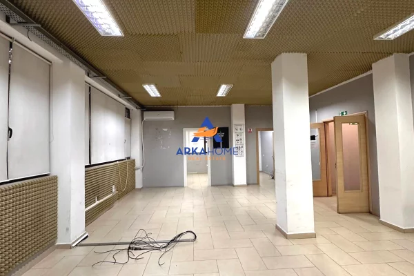 JEPET ME QERA NJESI BIZNESI 350 M2 "QYTETIT STUDENTI" 3.000 Euro / MUAJ