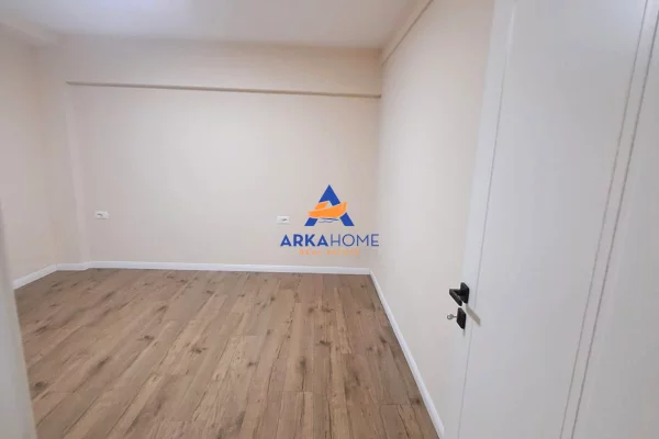 Appartamento in affitto a Tirana 2+1, Vuoto