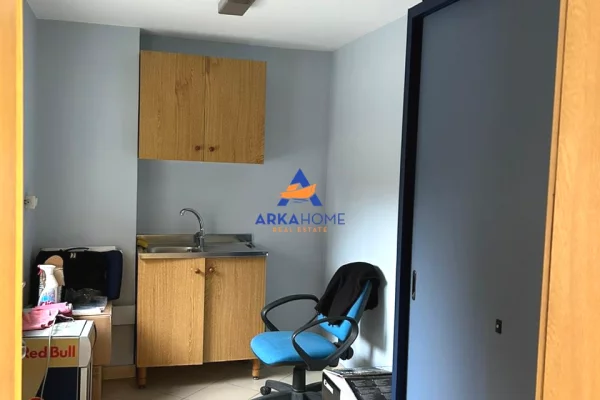 JEPET ME QERA NJESI BIZNESI (DUPLEX) "RRUGA HOXHA TASIM" 2500 Euro