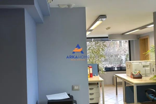 Ambient biznesi me qera 1+1 ne Tirane - 2,500 Euro