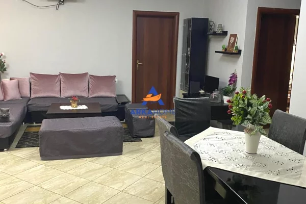 Shtepi ne shitje Apartament ne Tirane, 2+1, Mobilimi E mobiluar, Pagesa 176,899  Euro.