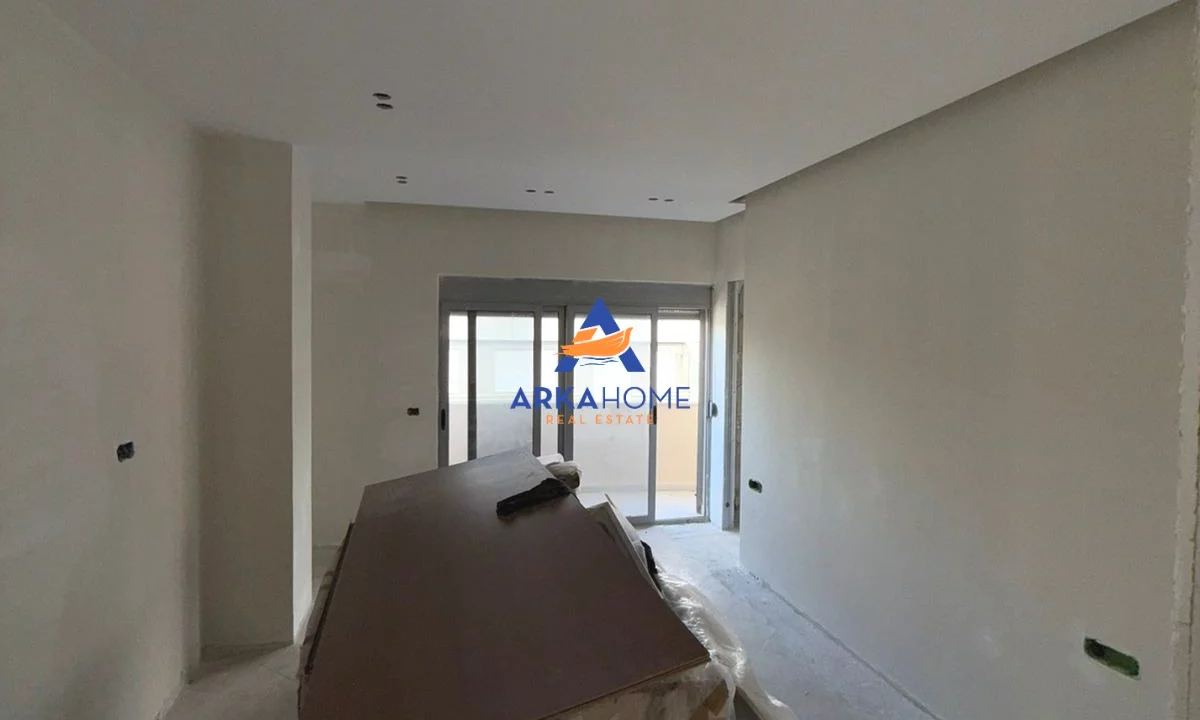 Shtepi ne shitje Apartament ne Tirane, 2+1, Mobilimi Bosh, pa mobiluar, Pagesa 125,000  Euro.