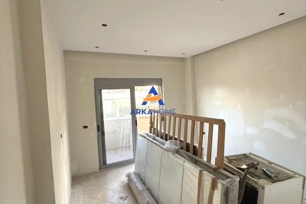 Shtepi ne shitje Apartament ne Tirane, 2+1, Mobilimi Bosh, pa mobiluar, Pagesa 125,000  Euro.