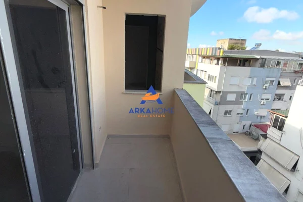 Shtepi ne shitje Apartament ne Tirane, 2+1, Mobilimi Bosh, pa mobiluar, Pagesa 125,000  Euro.