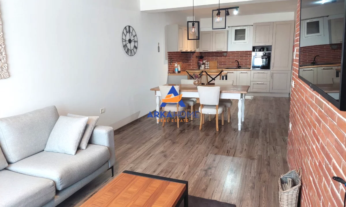Shtepi ne shitje Apartament ne Tirane, 2+1, Mobilimi E mobiluar, Pagesa 216,300  Euro.