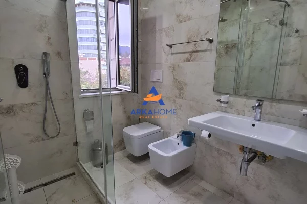 Appartamento in affitto a Tirana 3+1, Arredato