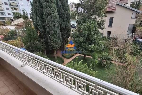 Appartamento in affitto a Tirana 3+1, Arredato