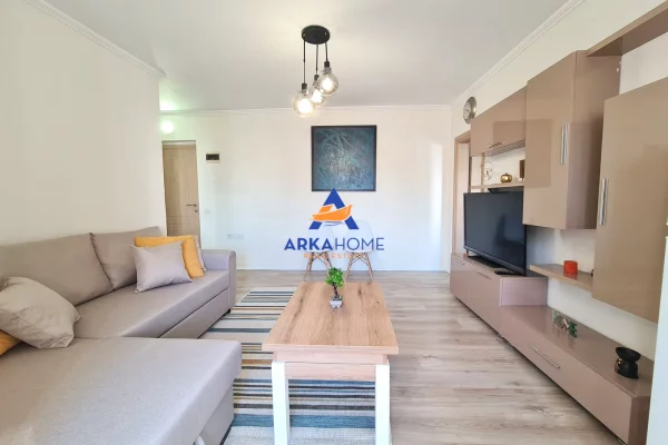 Shtepi ne shitje Apartament ne Tirane, 1+1, Mobilimi E mobiluar, Pagesa 89,000  Euro.
