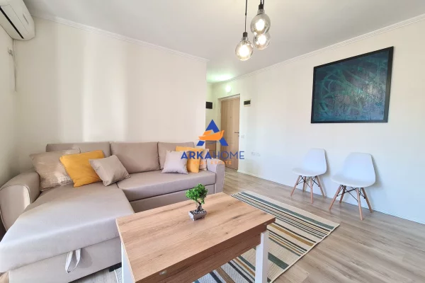 Shtepi ne shitje Apartament ne Tirane, 1+1, Mobilimi E mobiluar, Pagesa 89,000  Euro.