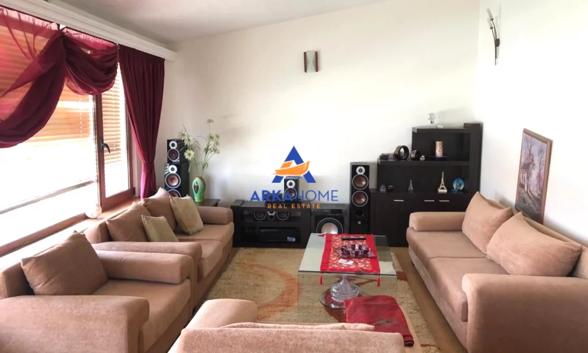 Shtepi ne shitje Duplex(shtepi me 2 kate) ne Tirane, 3+1, Mobilimi E mobiluar, Pagesa 400,000  Euro.