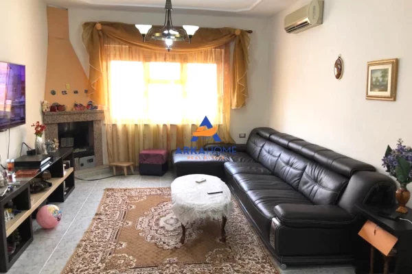 Shtepi ne shitje Duplex(shtepi me 2 kate) ne Tirane, 3+1, Mobilimi E mobiluar, Pagesa 400,000  Euro.