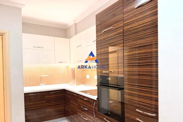 Appartamento in affitto a Tirana 2+1, Arredato