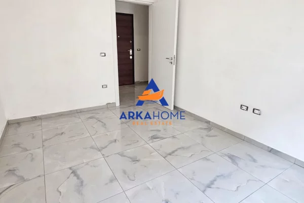 Appartamento in affitto a Tirana 1+1, Vuoto