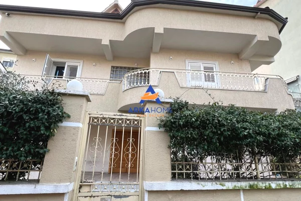 Casa in affitto 7+1 a Tirana - 2,500 Euro
