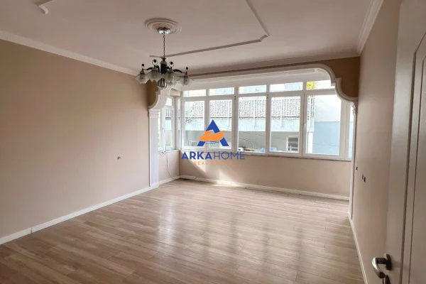 Appartamento in affitto a Tirana 7+1, Arredato