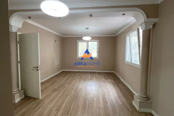 Appartamento in affitto a Tirana 7+1, Arredato