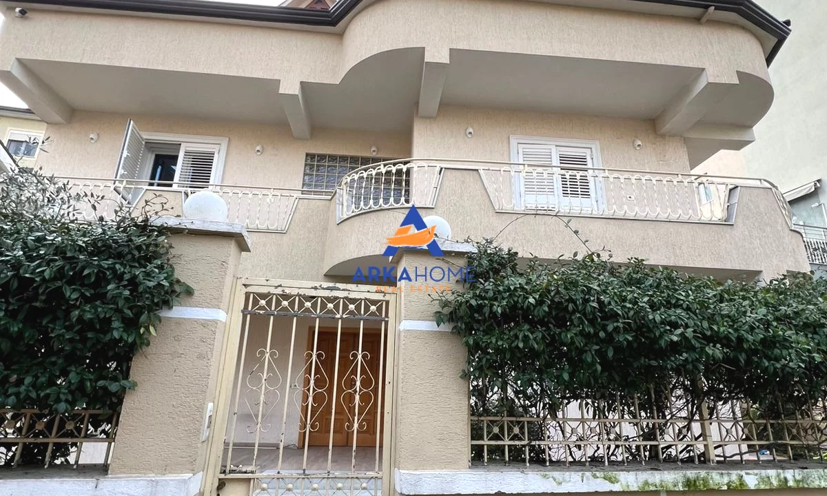 Appartamento in affitto a Tirana 7+1, Arredato