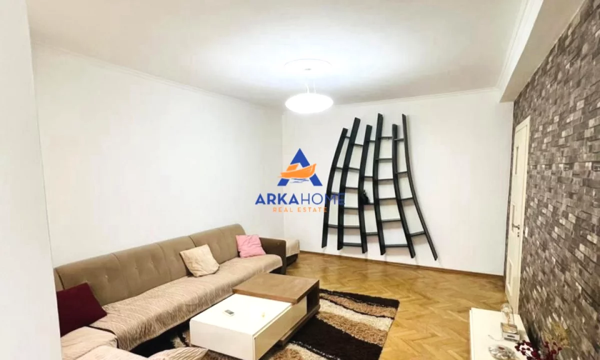 Appartamento in affitto a Tirana 3+1, Arredato