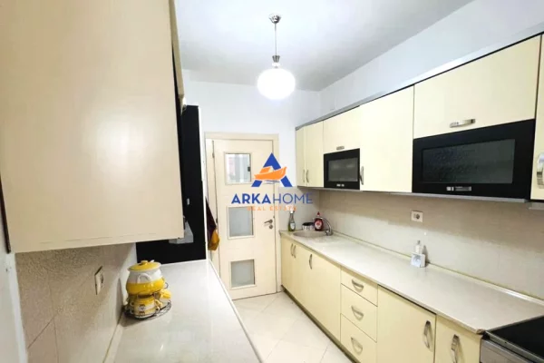 Appartamento in affitto a Tirana 3+1, Arredato