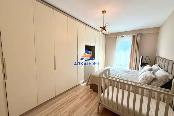 Shtepi ne shitje Apartament ne Tirane, 2+1, Mobilimi E mobiluar, Pagesa 223,000  Euro.