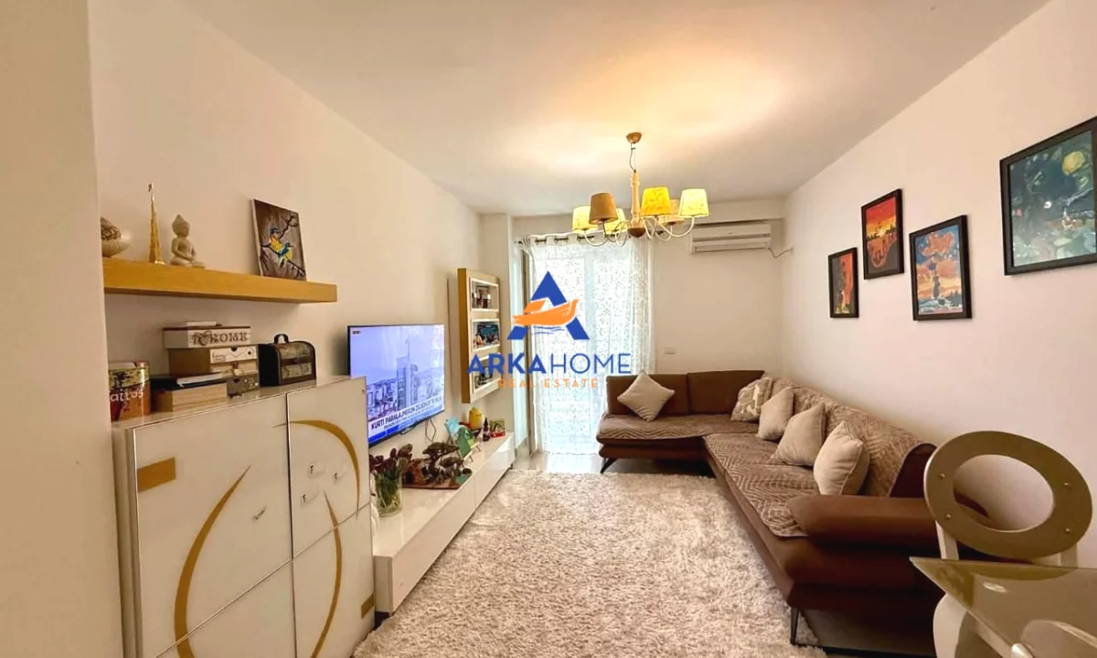 Shtepi ne shitje Apartament ne Tirane, 2+1, Mobilimi E mobiluar, Pagesa 212,000  Euro.
