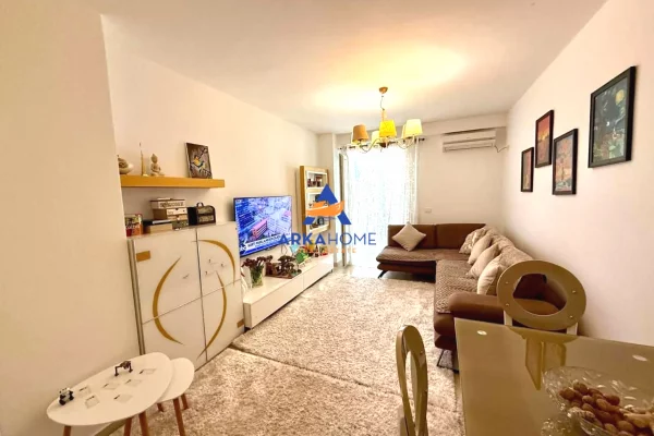 Shtepi ne shitje Apartament ne Tirane, 2+1, Mobilimi E mobiluar, Pagesa 212,000  Euro.