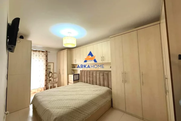 Shtepi ne shitje Apartament ne Tirane, 2+1, Mobilimi E mobiluar, Pagesa 212,000  Euro.