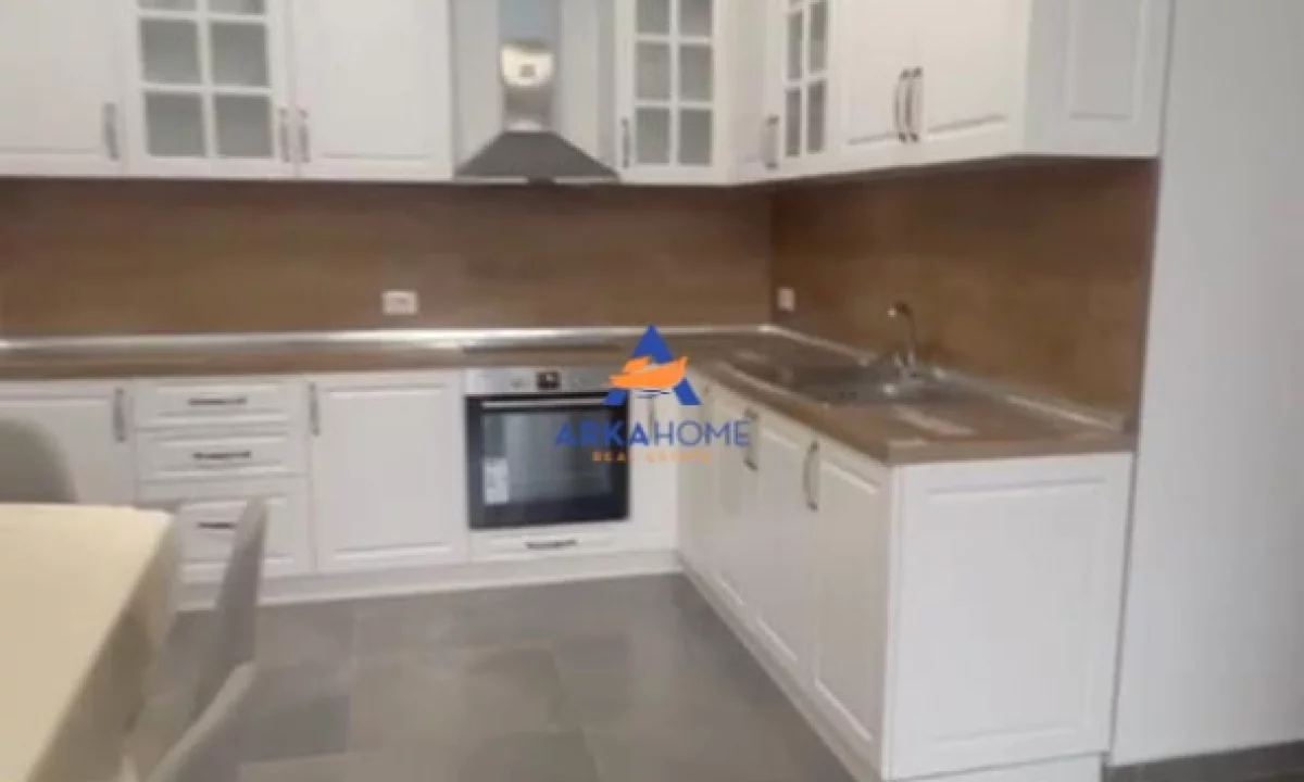 Shtepi ne shitje Apartament ne Tirane, 1+1, Mobilimi E mobiluar, Pagesa 232,000  Euro.